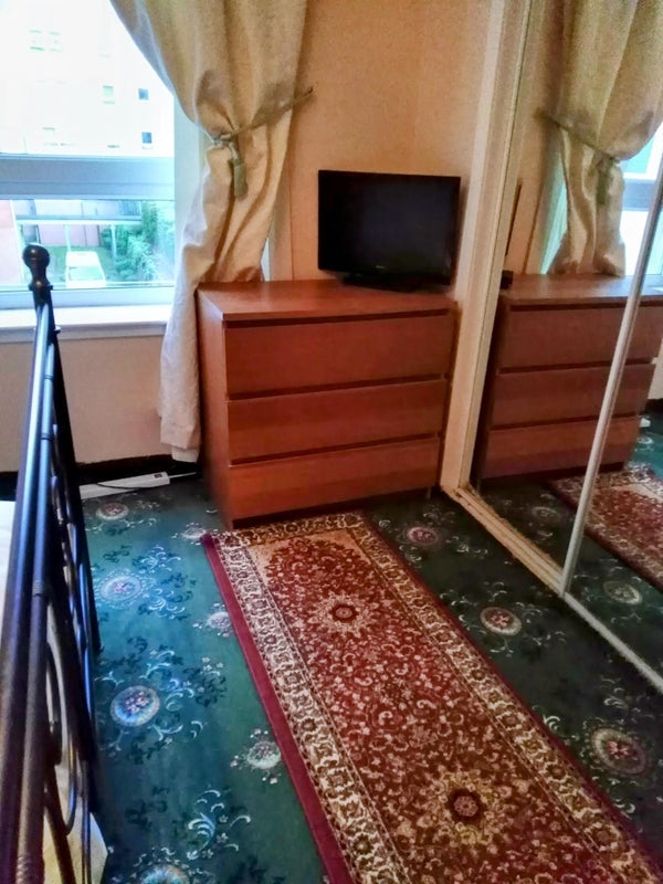 Room Finlay Drive in Glasgow