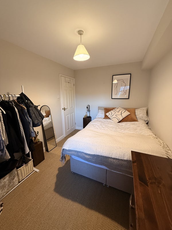 Room Massingberd Way in Greater London