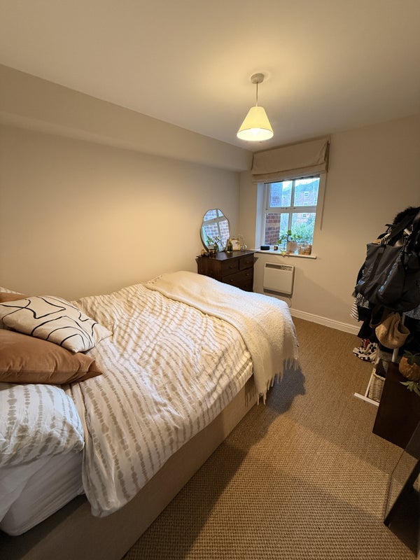 Room Massingberd Way in Greater London
