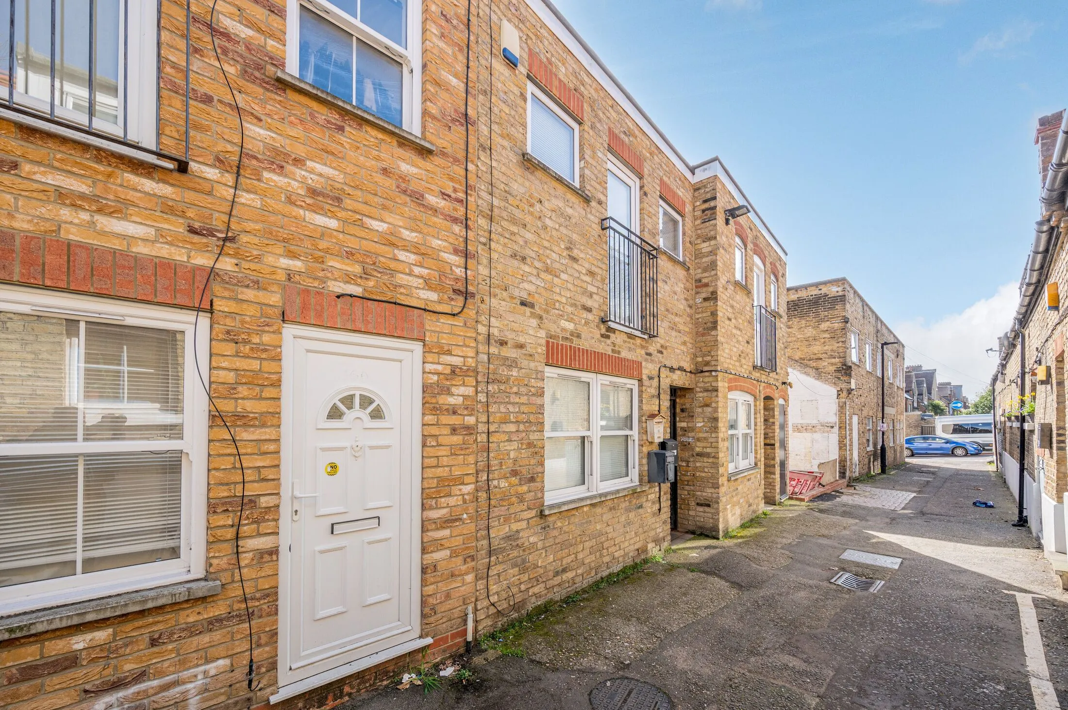 Flat Gleneagle Road in Greater London