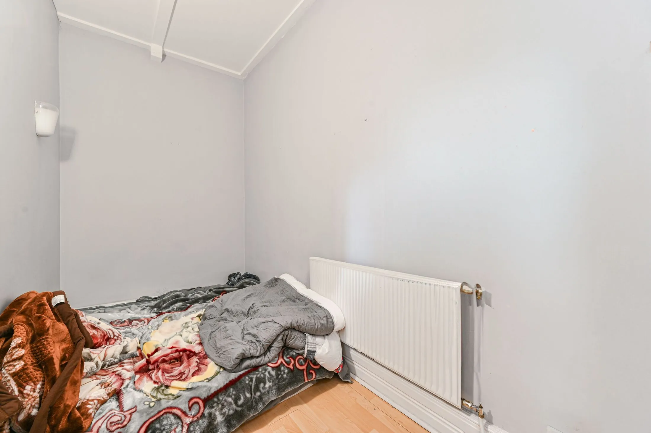 Flat Gleneagle Road in Greater London
