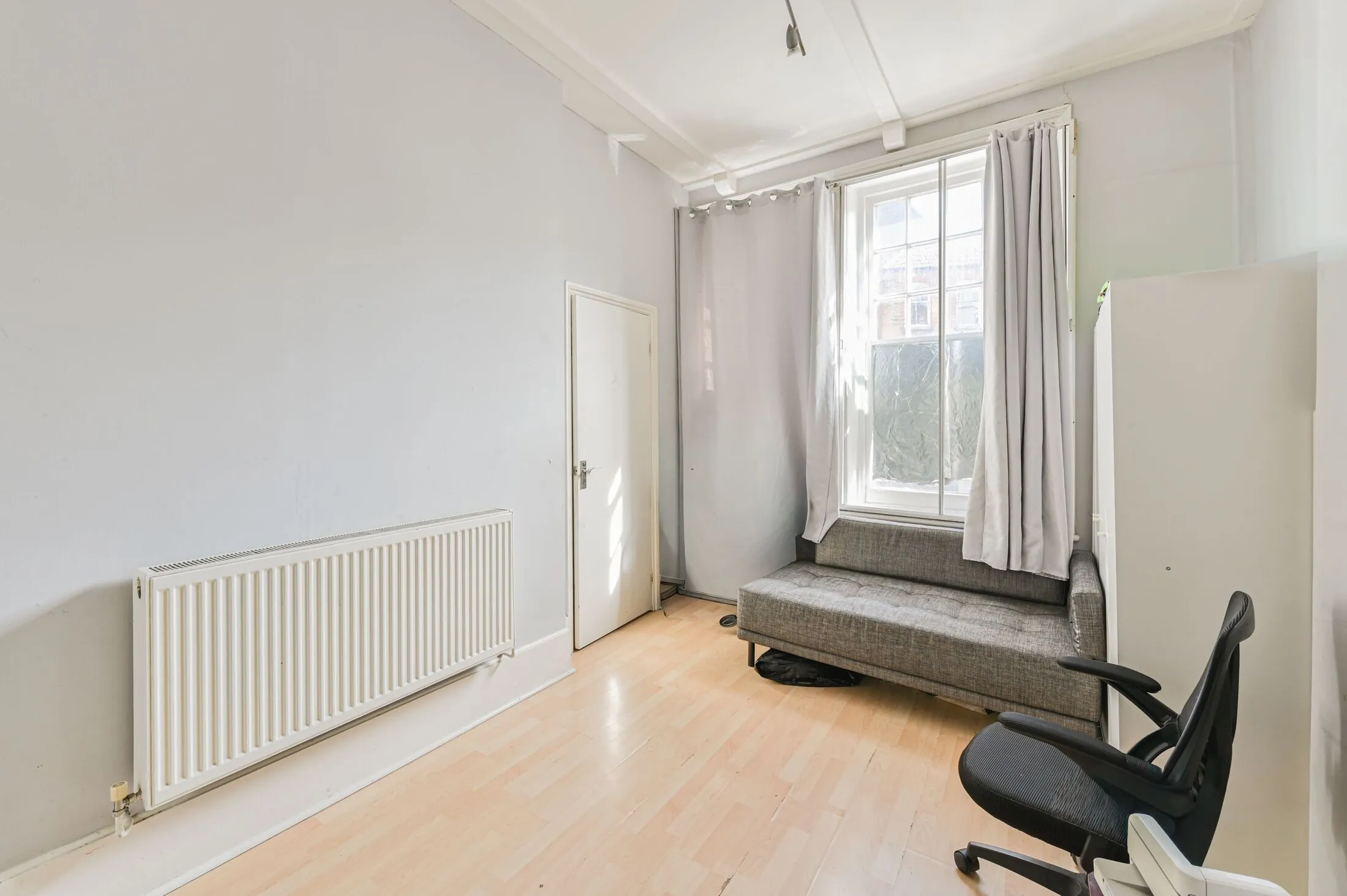Flat Gleneagle Road in Greater London