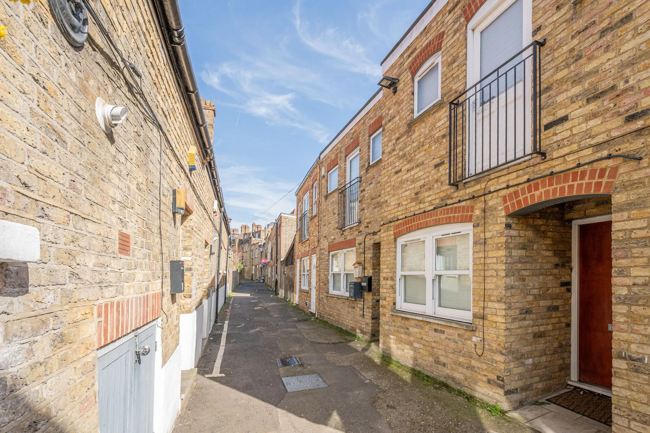 Flat Gleneagle Road in Greater London