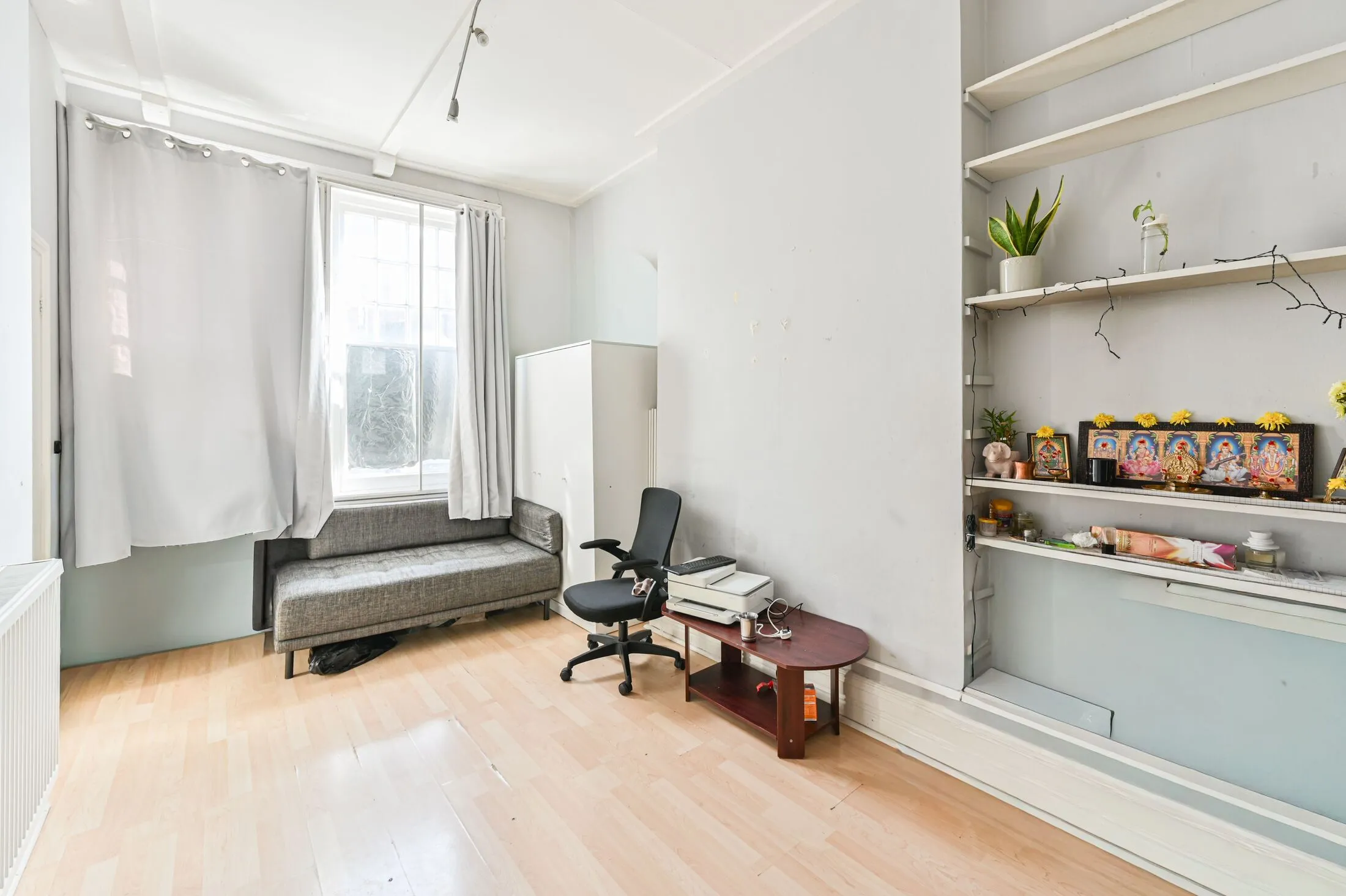 Flat Gleneagle Road in Greater London