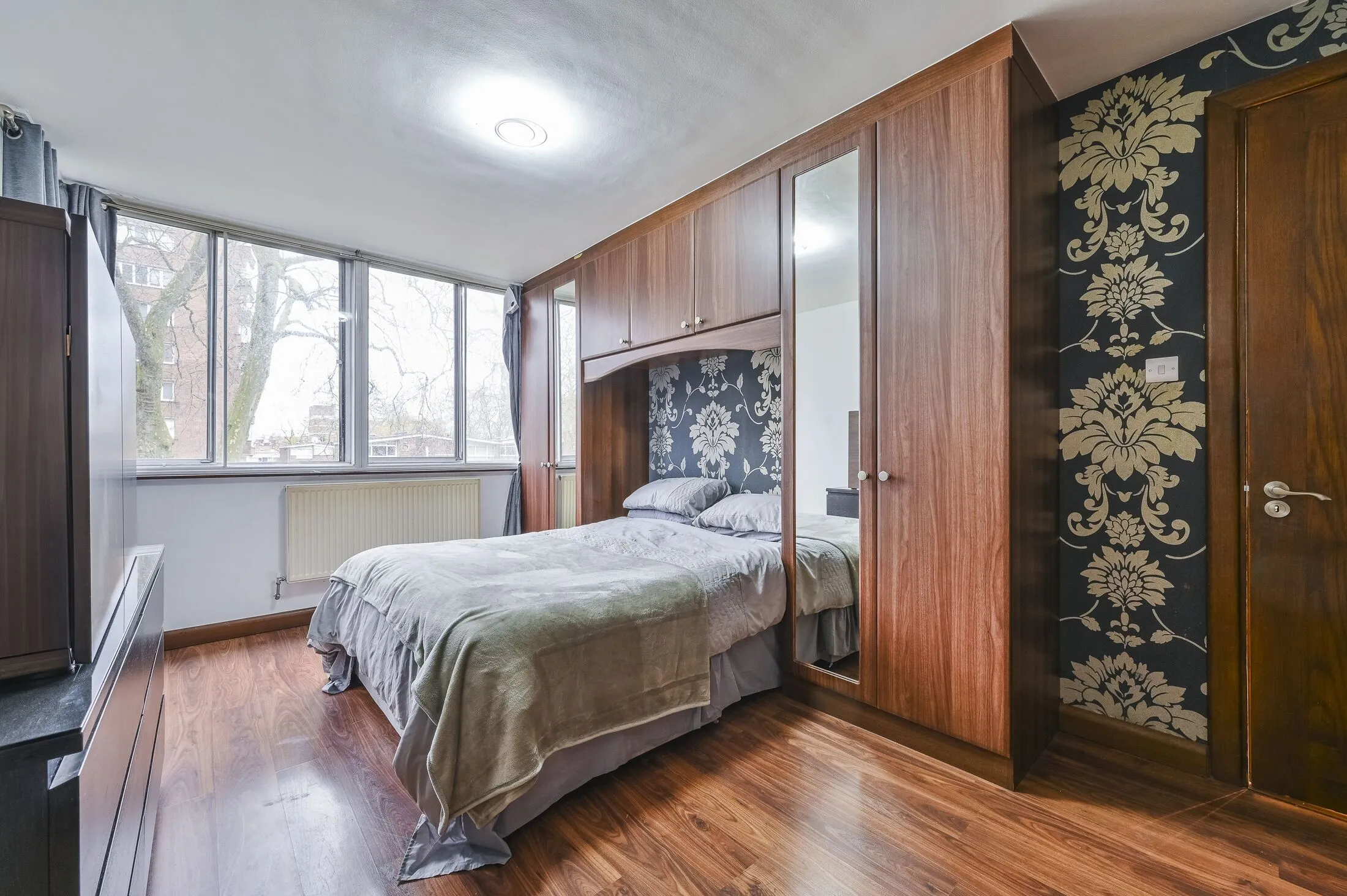 Flat Cambridge Square in City of Westminster