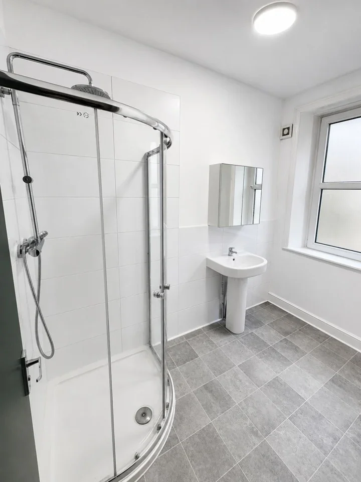 Room Cedars Road in Greater London