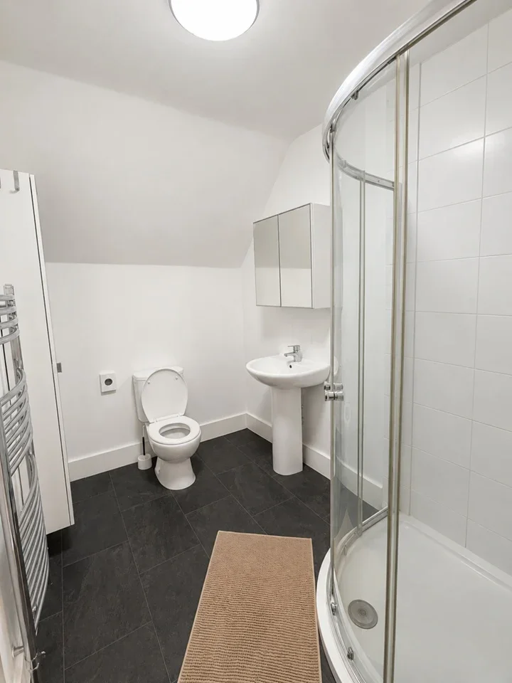 Room Cedars Road in Greater London