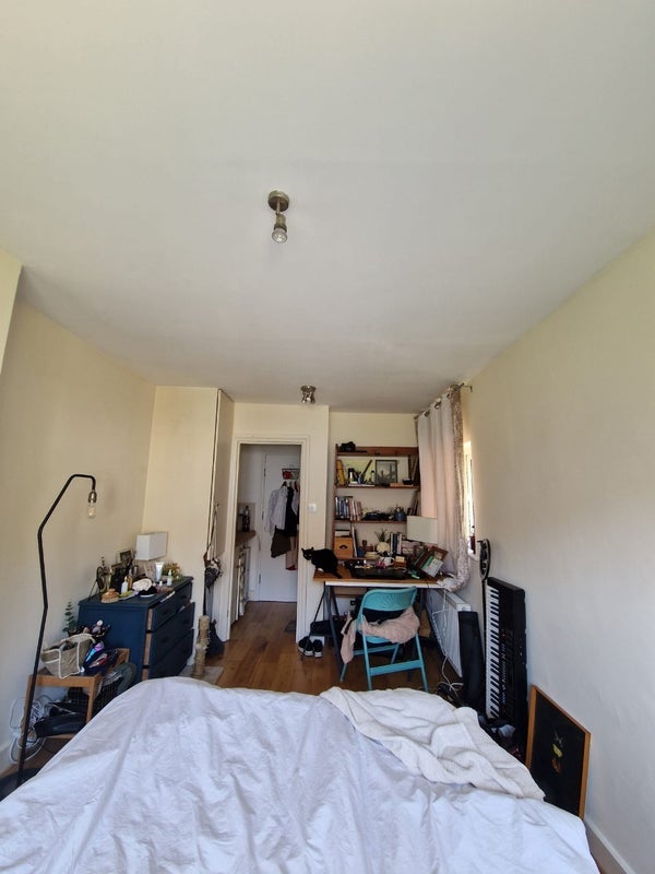 Room Greyhound Road in Greater London