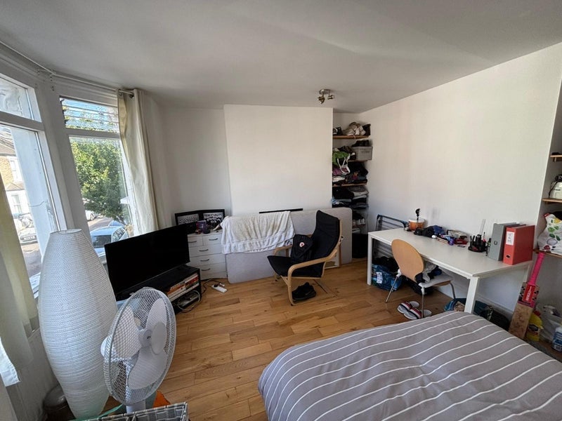 Room Greyhound Road in Greater London