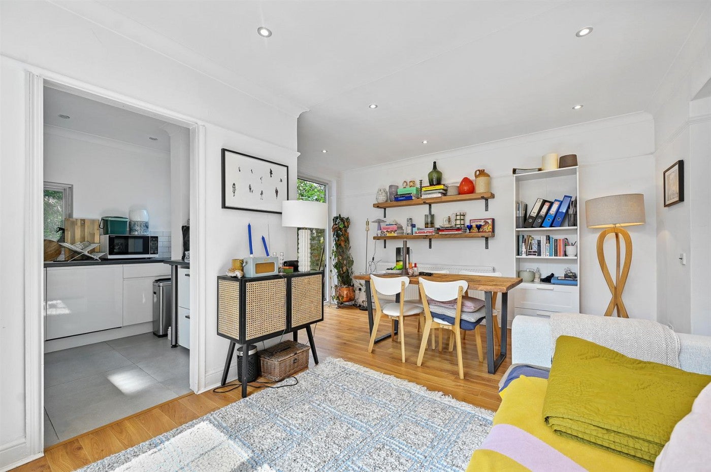 Flat Aberdare Gardens in Greater London