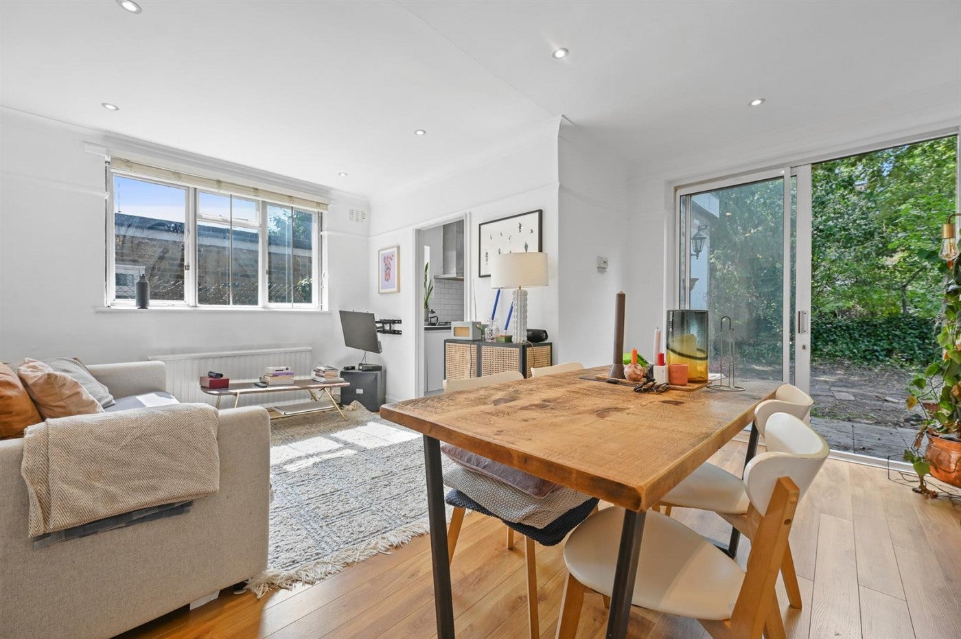Flat Aberdare Gardens in Greater London