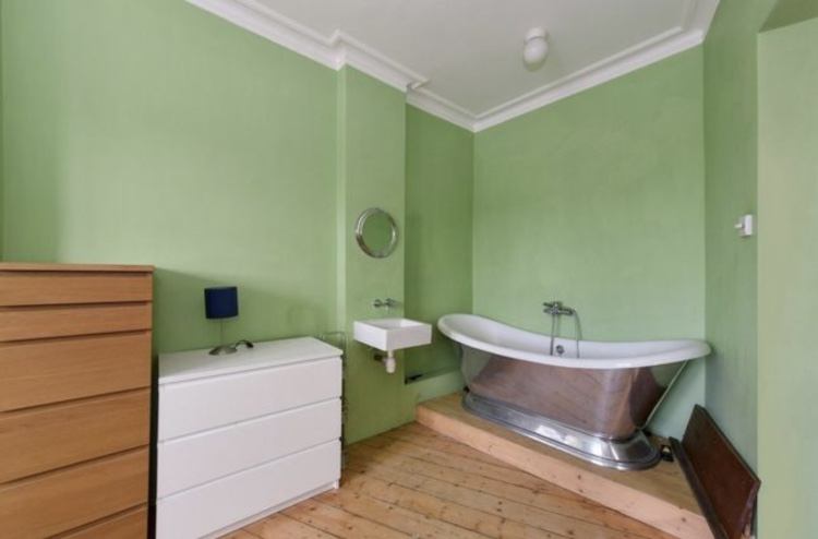 Flat Lillie Road in Greater London