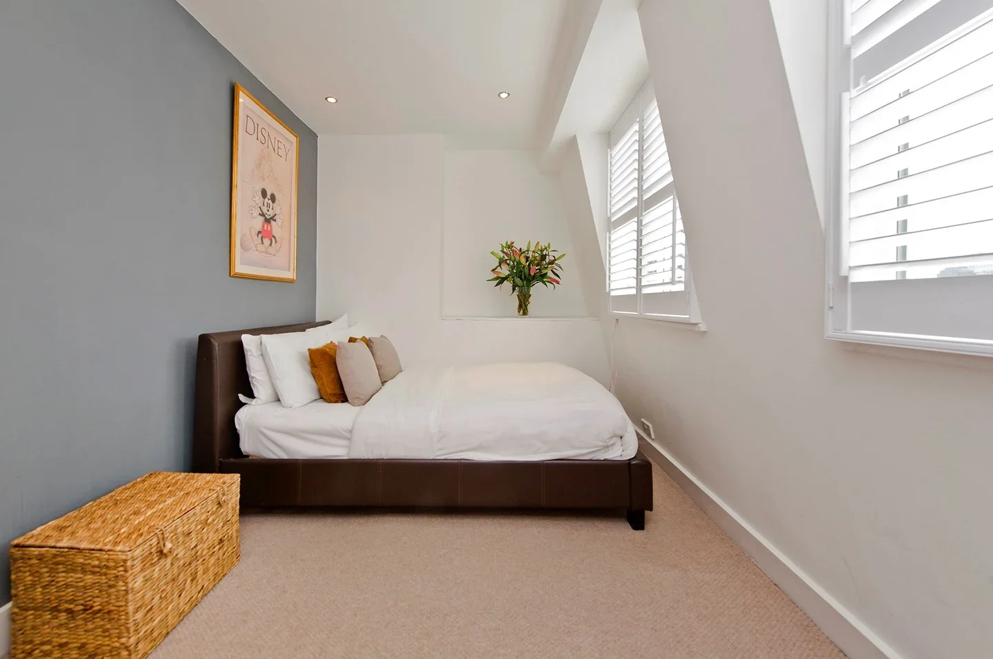 Flat Nascot Street in Greater London