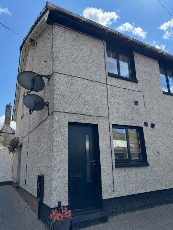 Flat Mungle Street in West Calder