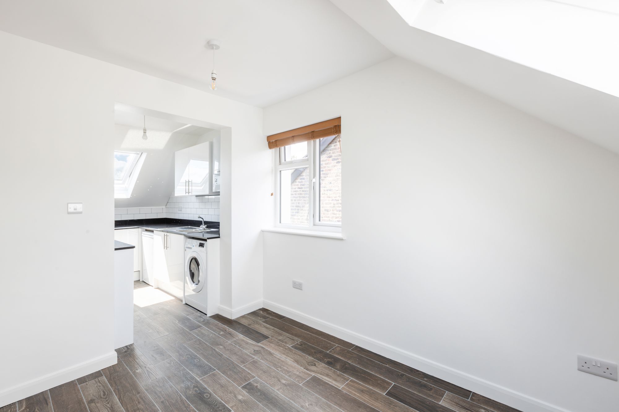 Flat Grovehill Road in Reigate and Banstead