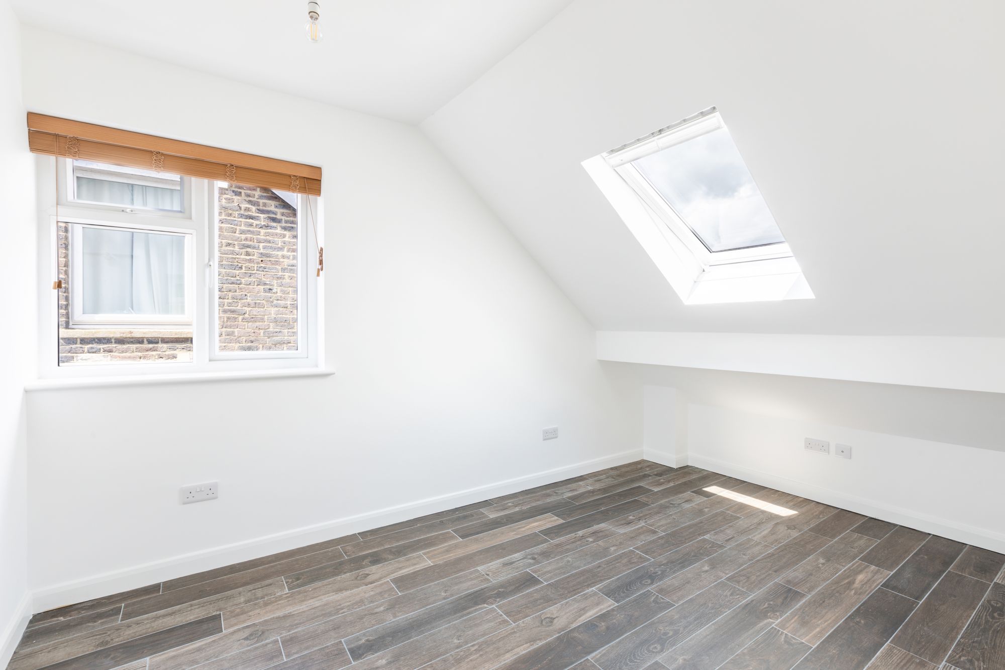 Flat Grovehill Road in Reigate and Banstead
