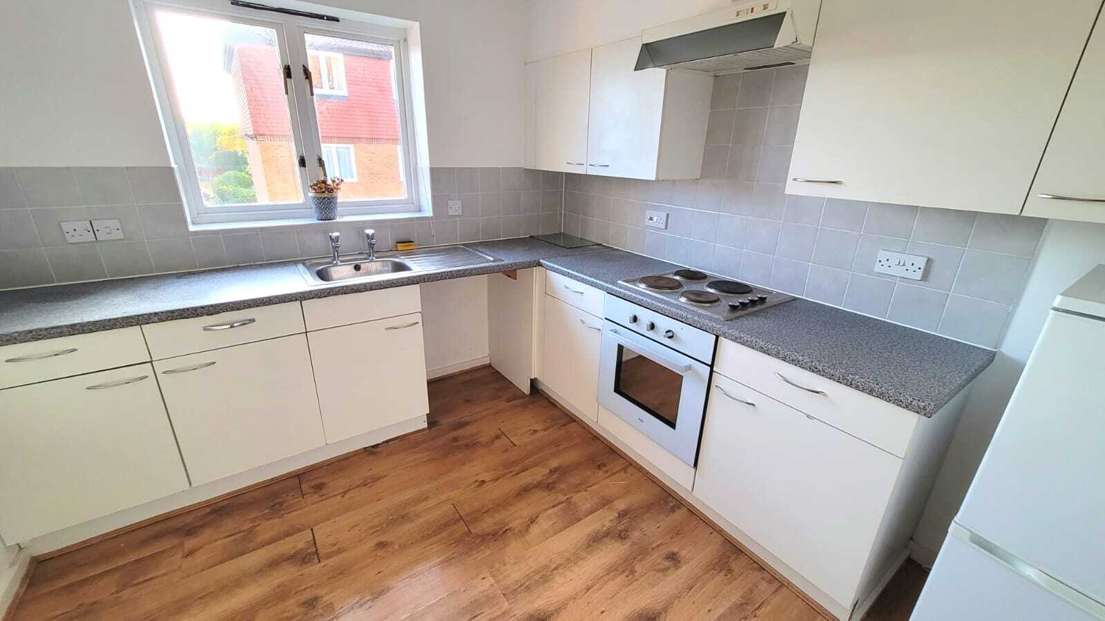 Flat Pentland Avenue in Greater London