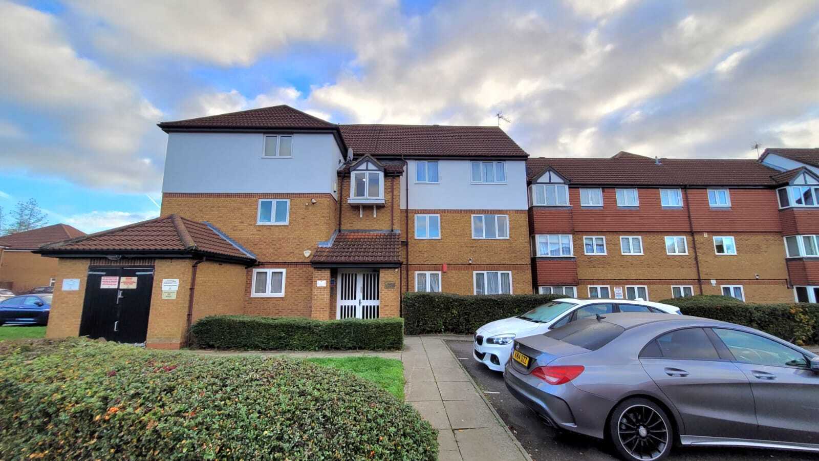 Flat Pentland Avenue in Greater London