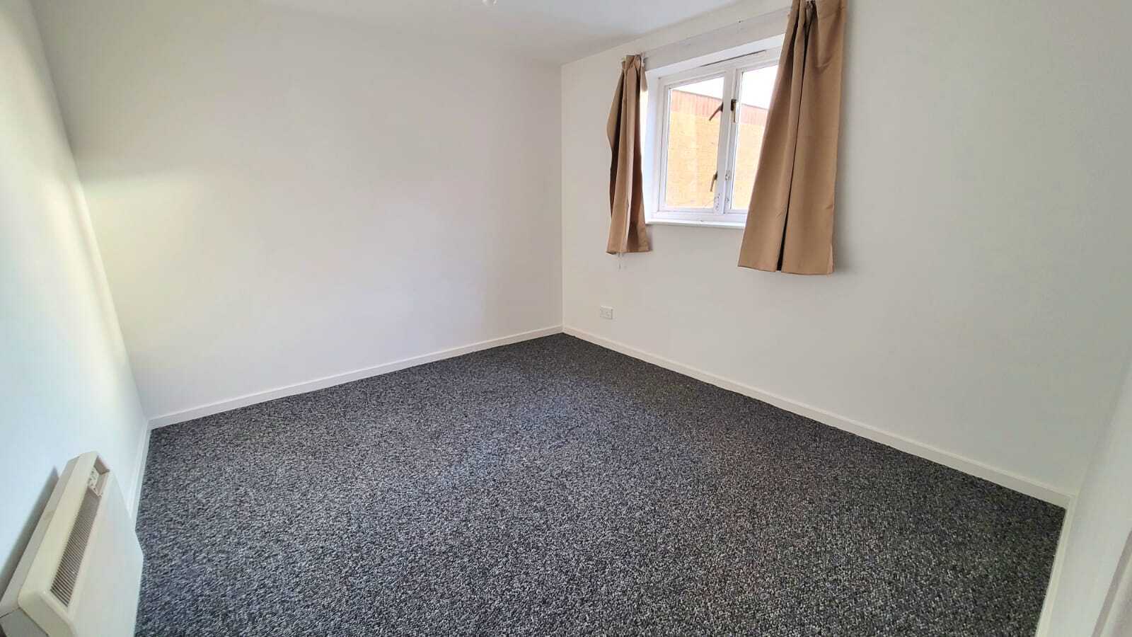 Flat Pentland Avenue in Greater London