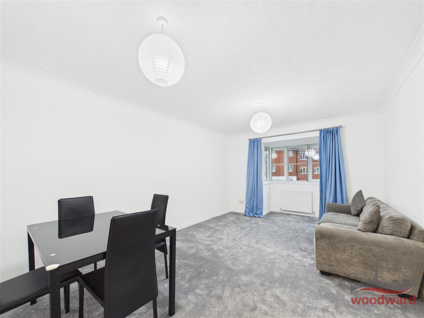 Flat Lyon Road in Greater London