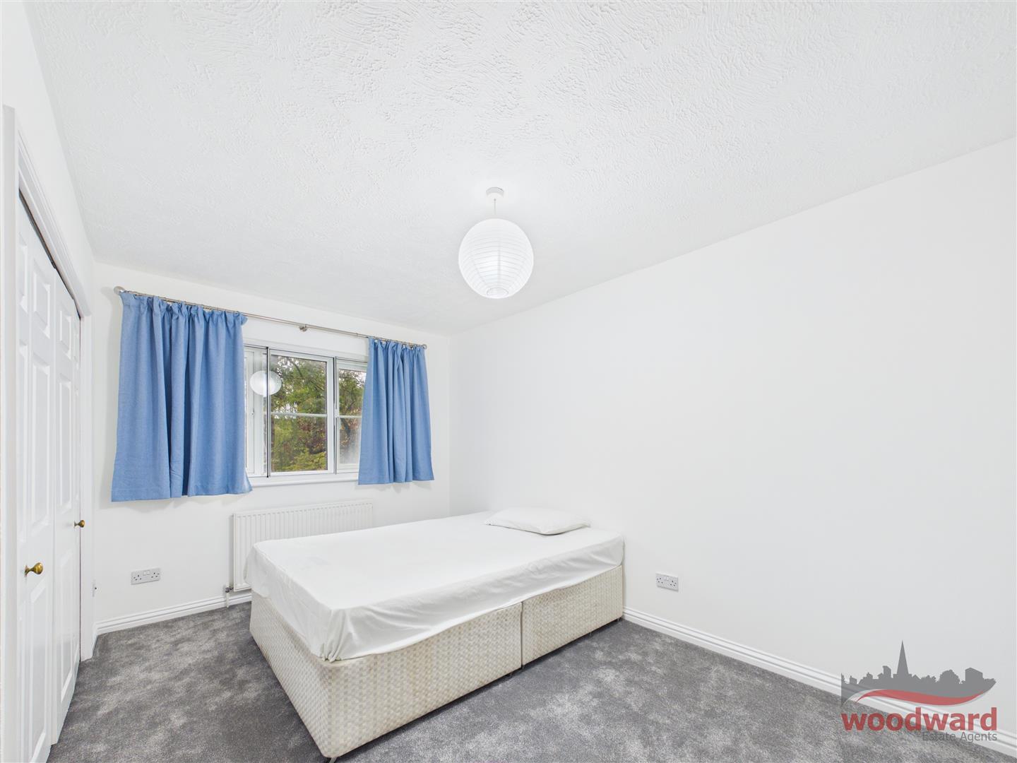 Flat Lyon Road in Greater London