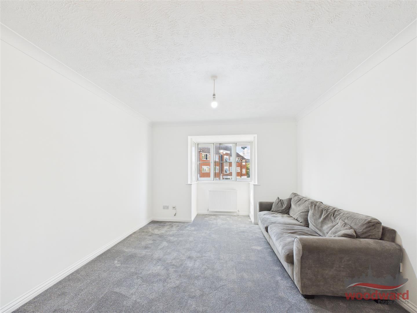 Flat Lyon Road in Greater London