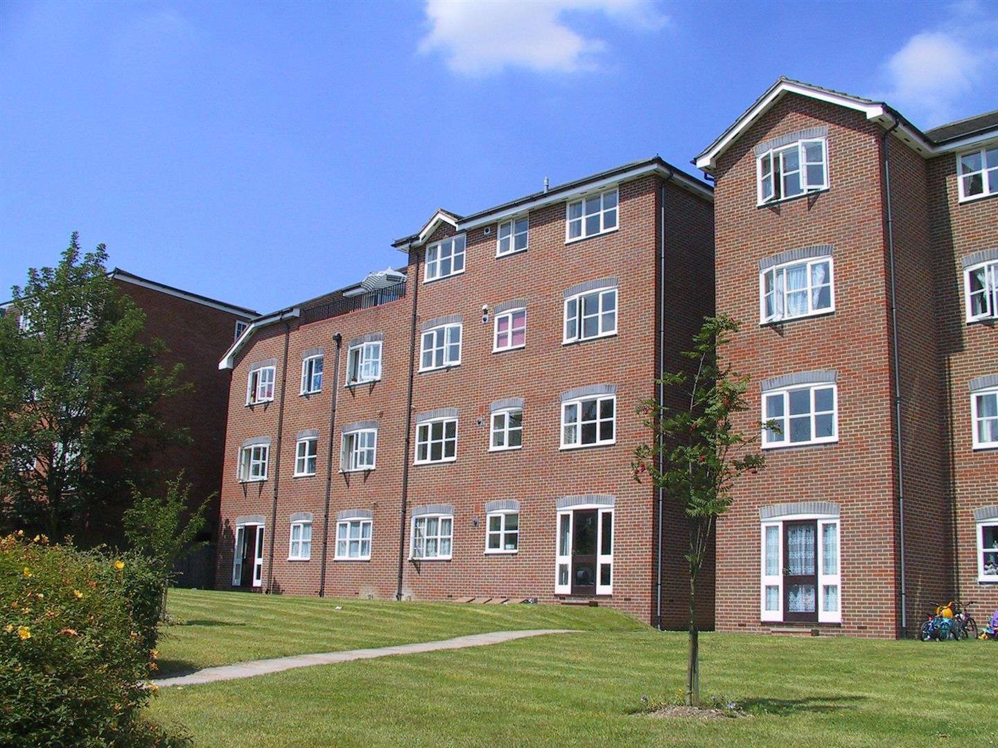 Flat Lyon Road in Greater London