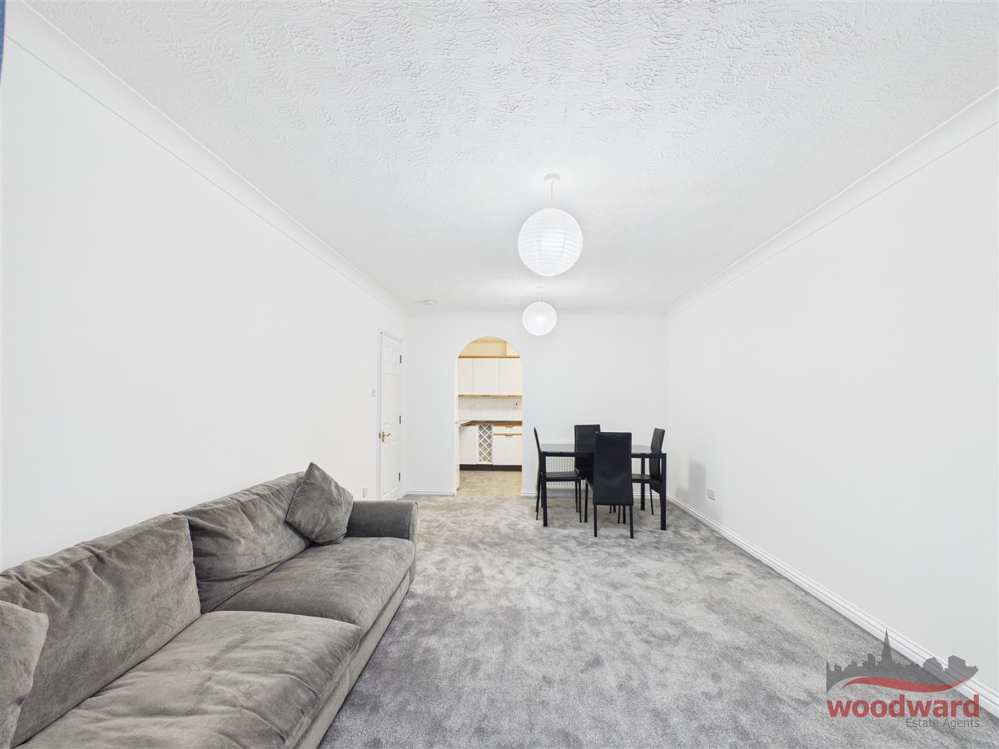 Flat Lyon Road in Greater London