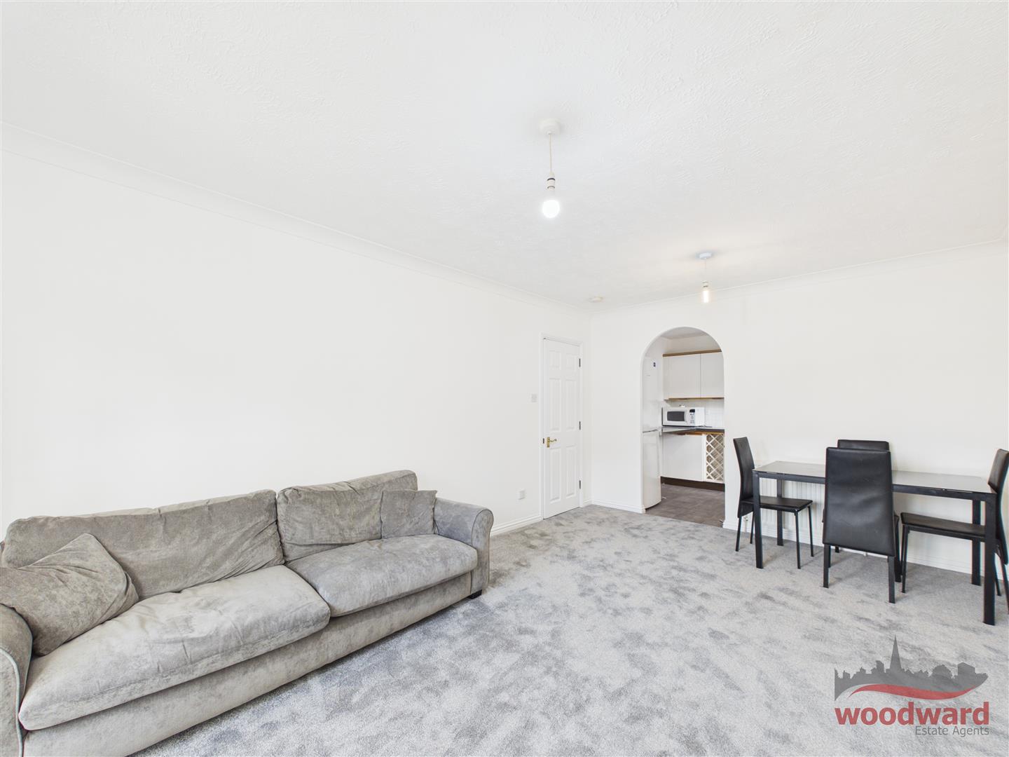 Flat Lyon Road in Greater London