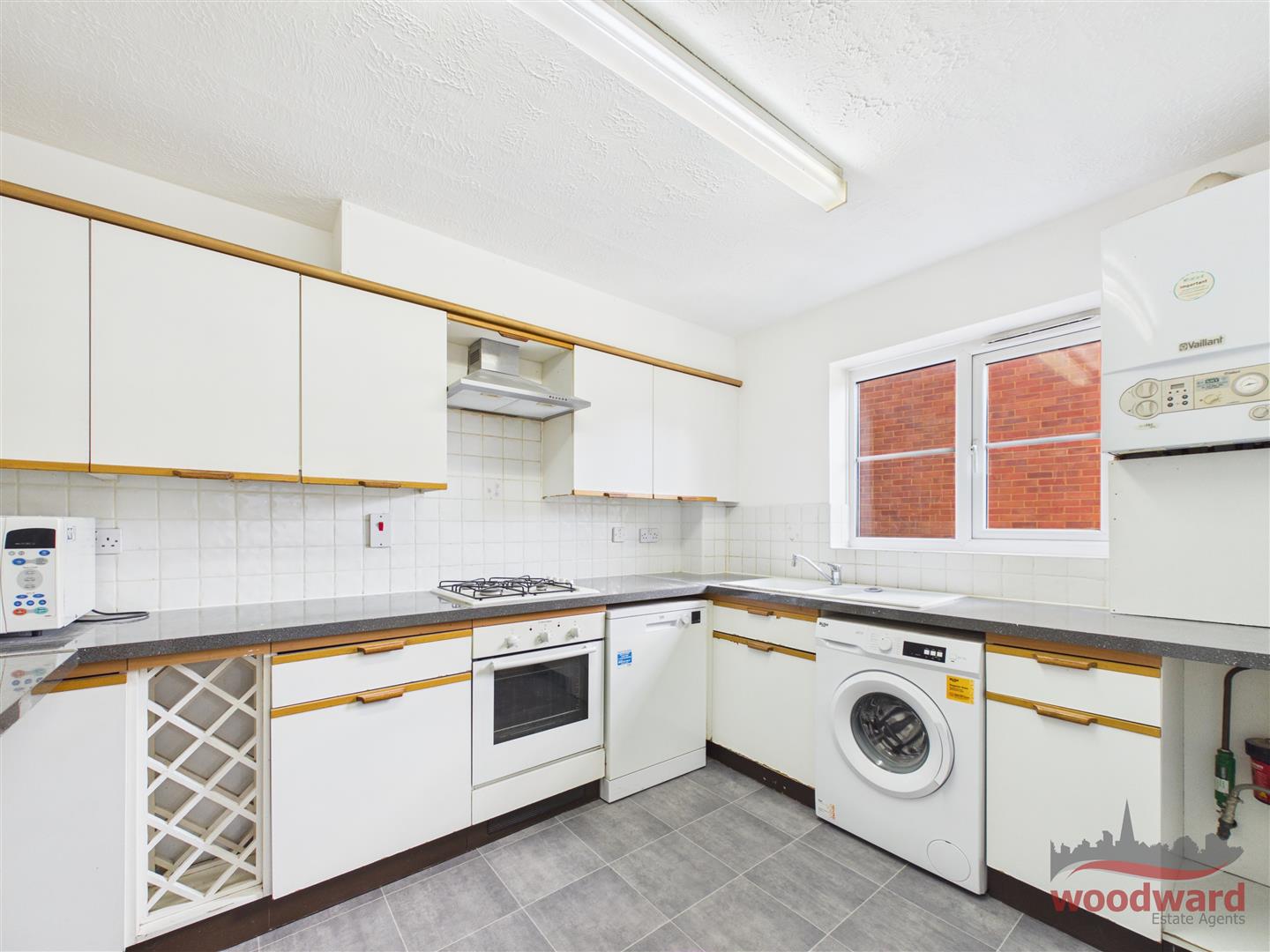 Flat Lyon Road in Greater London