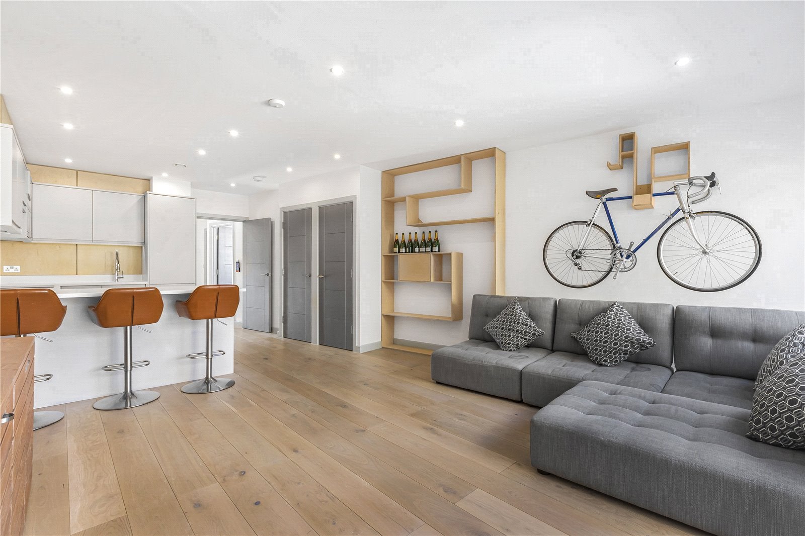 Flat Hoxton Street in Greater London