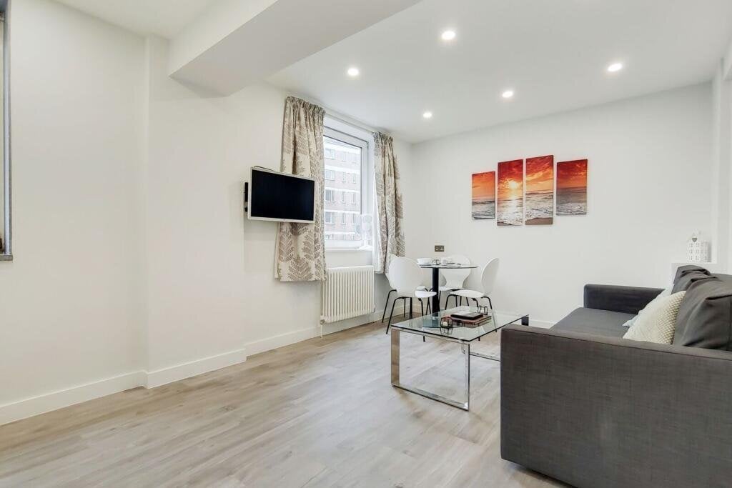 Flat Lucan Place in Greater London