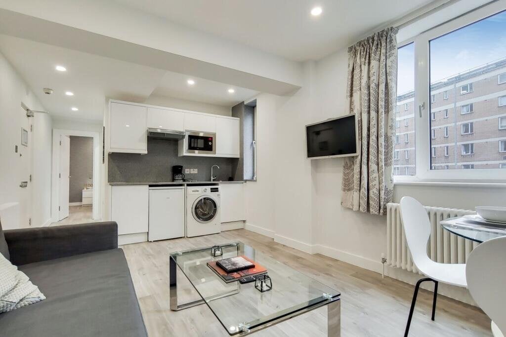 Flat Lucan Place in Greater London