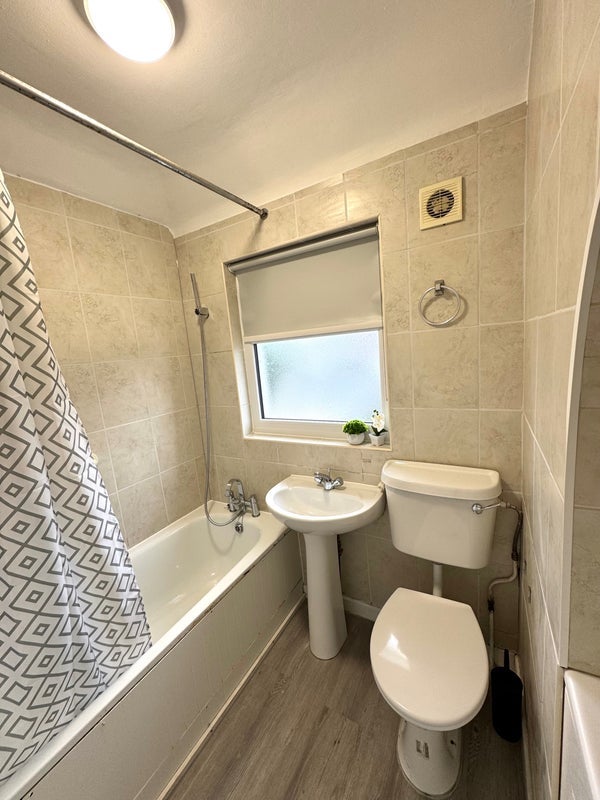 Room Wellstead Avenue in Greater London