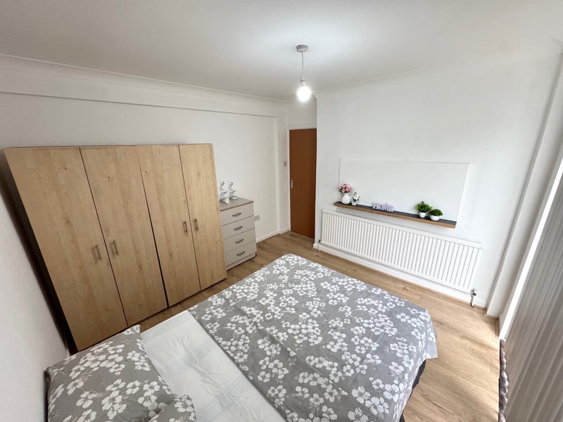 Room Wellstead Avenue in Greater London