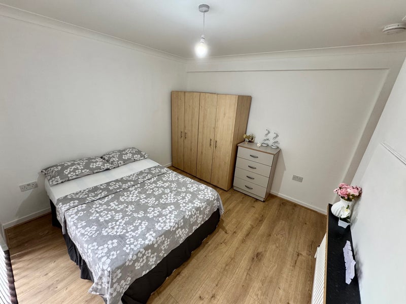 Room Wellstead Avenue in Greater London