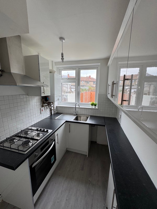 Room Wellstead Avenue in Greater London