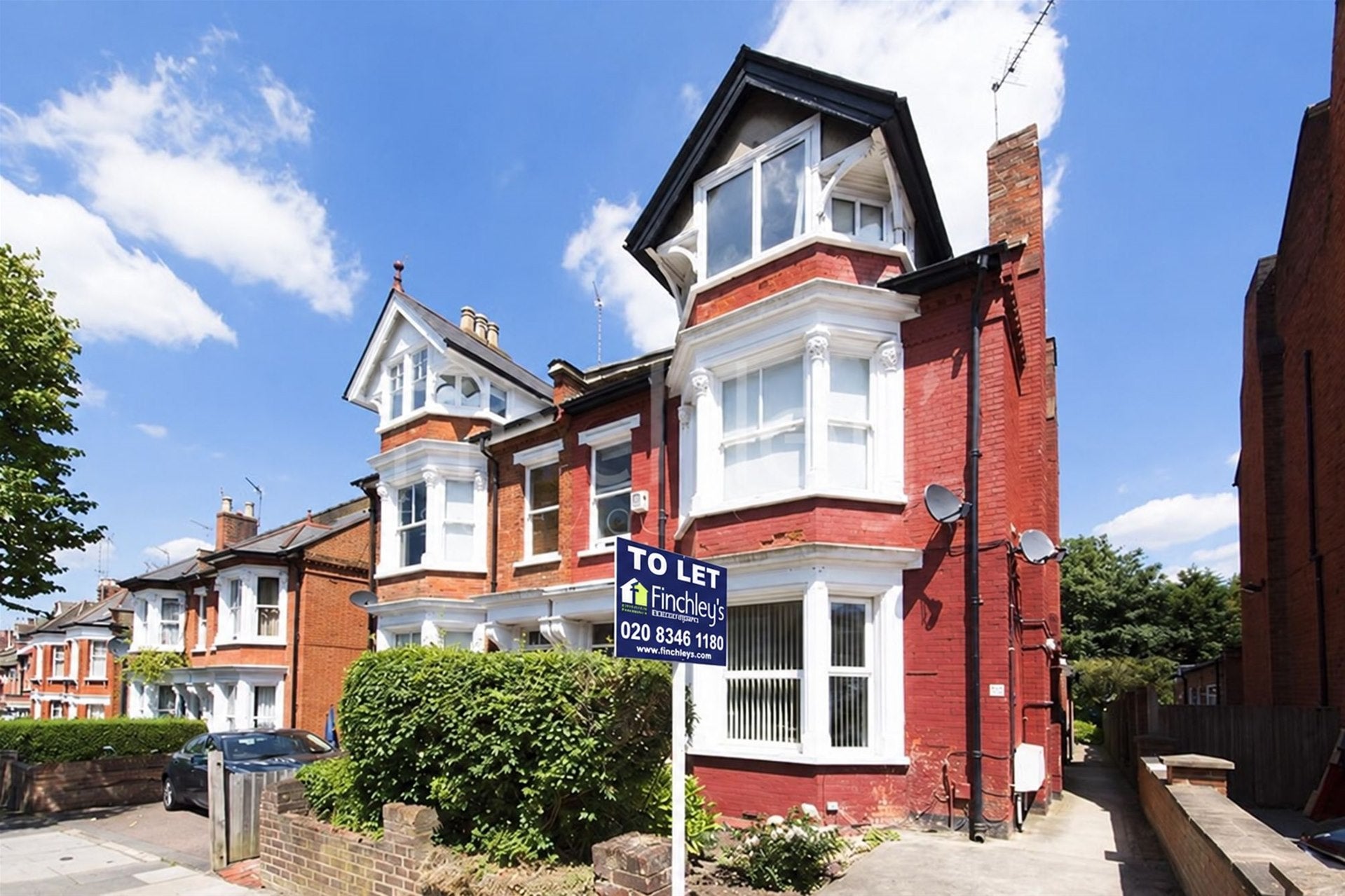 Flat Elm Park Road in Greater London