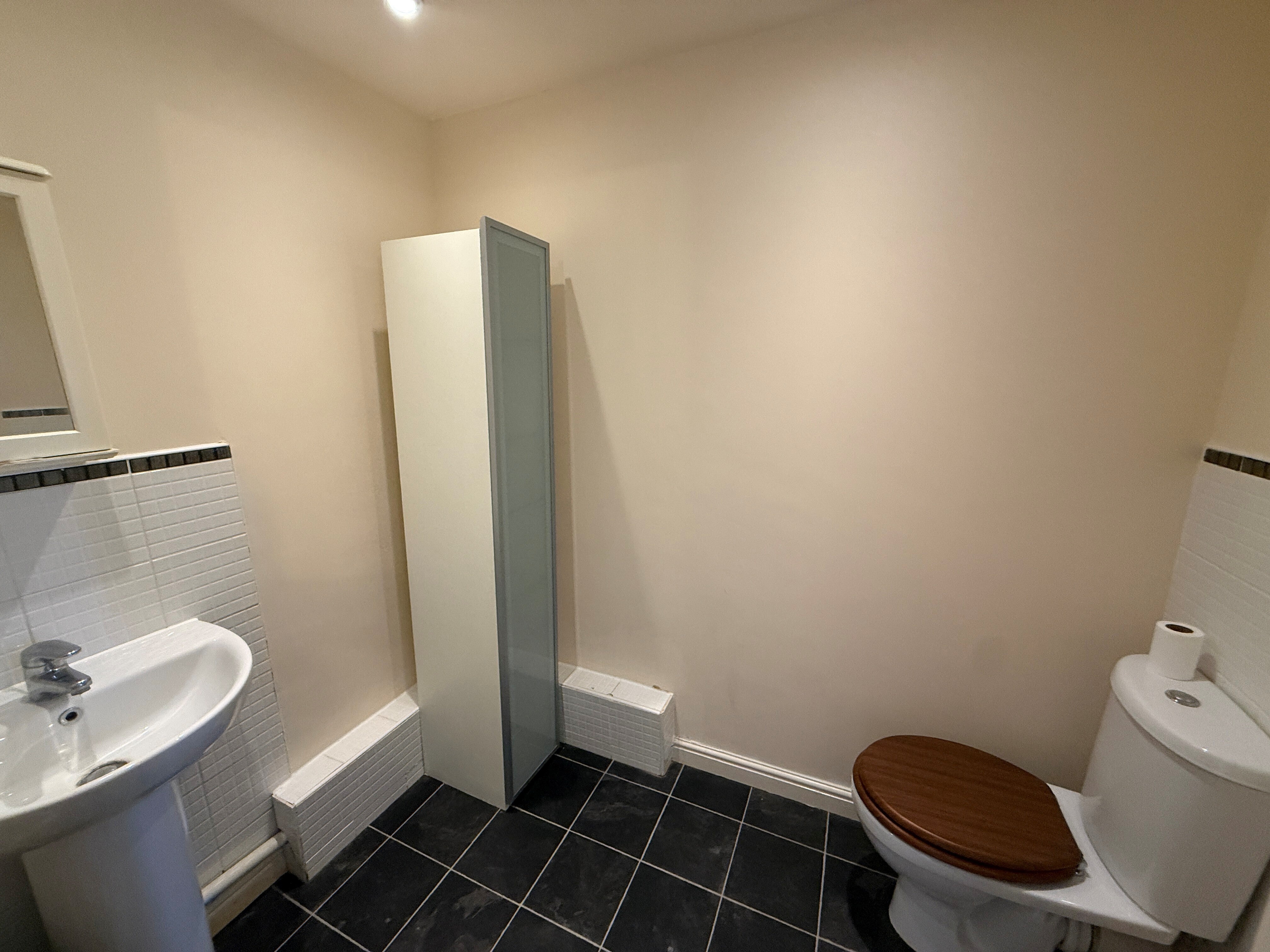 Flat Hinsley Walk in Milton Keynes