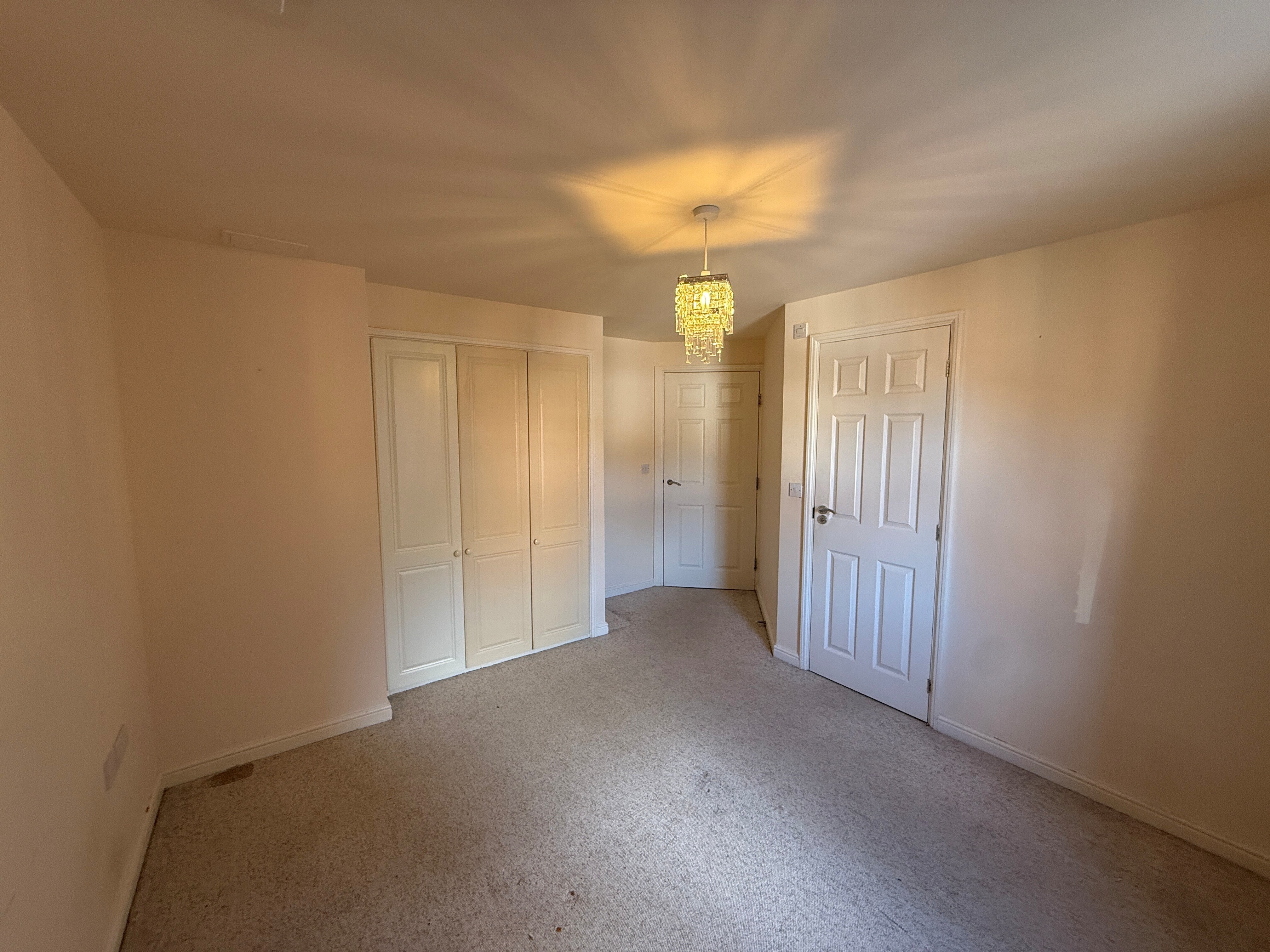 Flat Hinsley Walk in Milton Keynes
