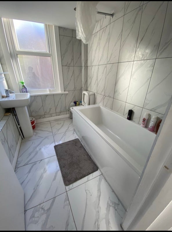 Room York Way in Greater London