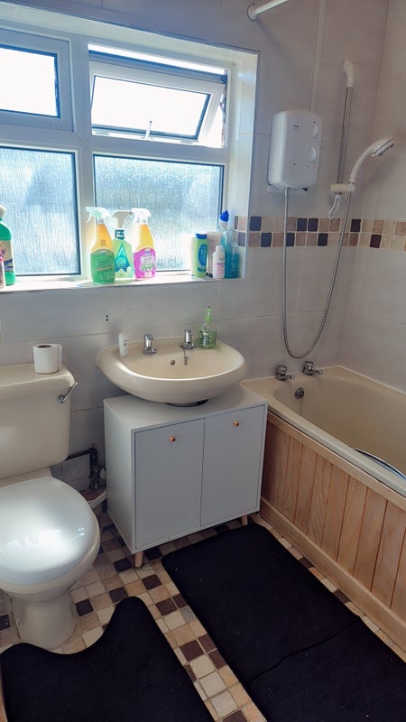 Room Captain Fold Road in Salford