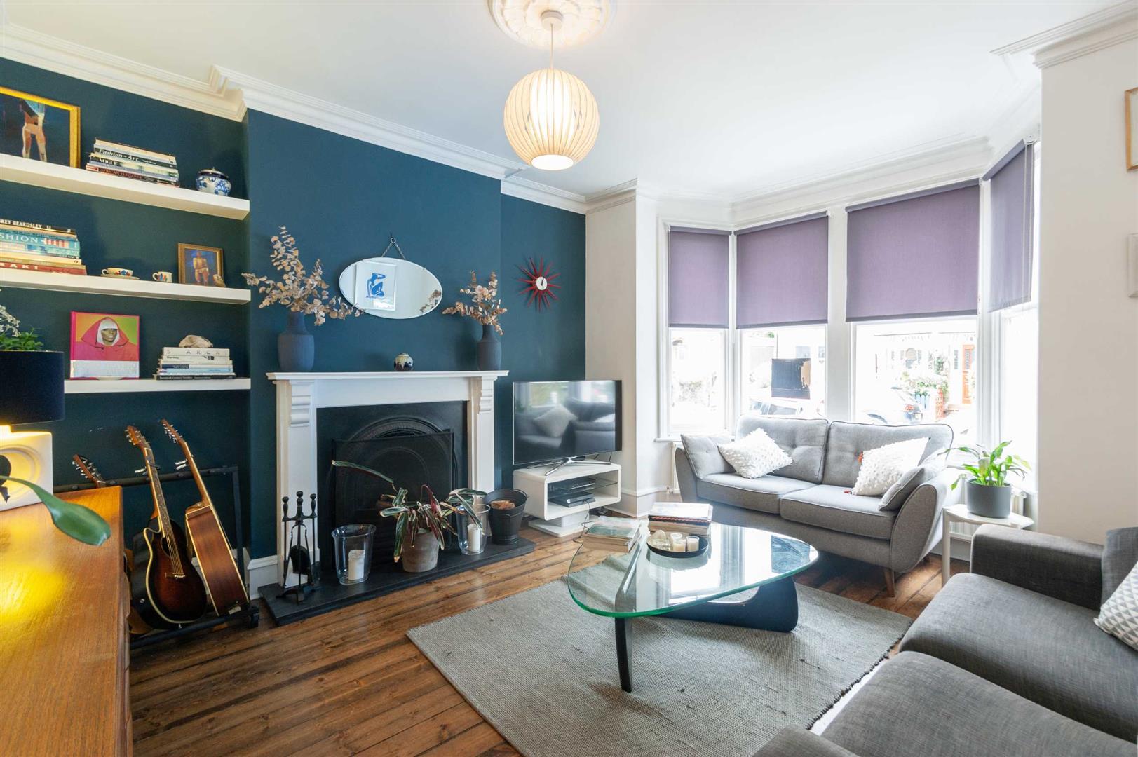 House Summerlands Avenue in Greater London