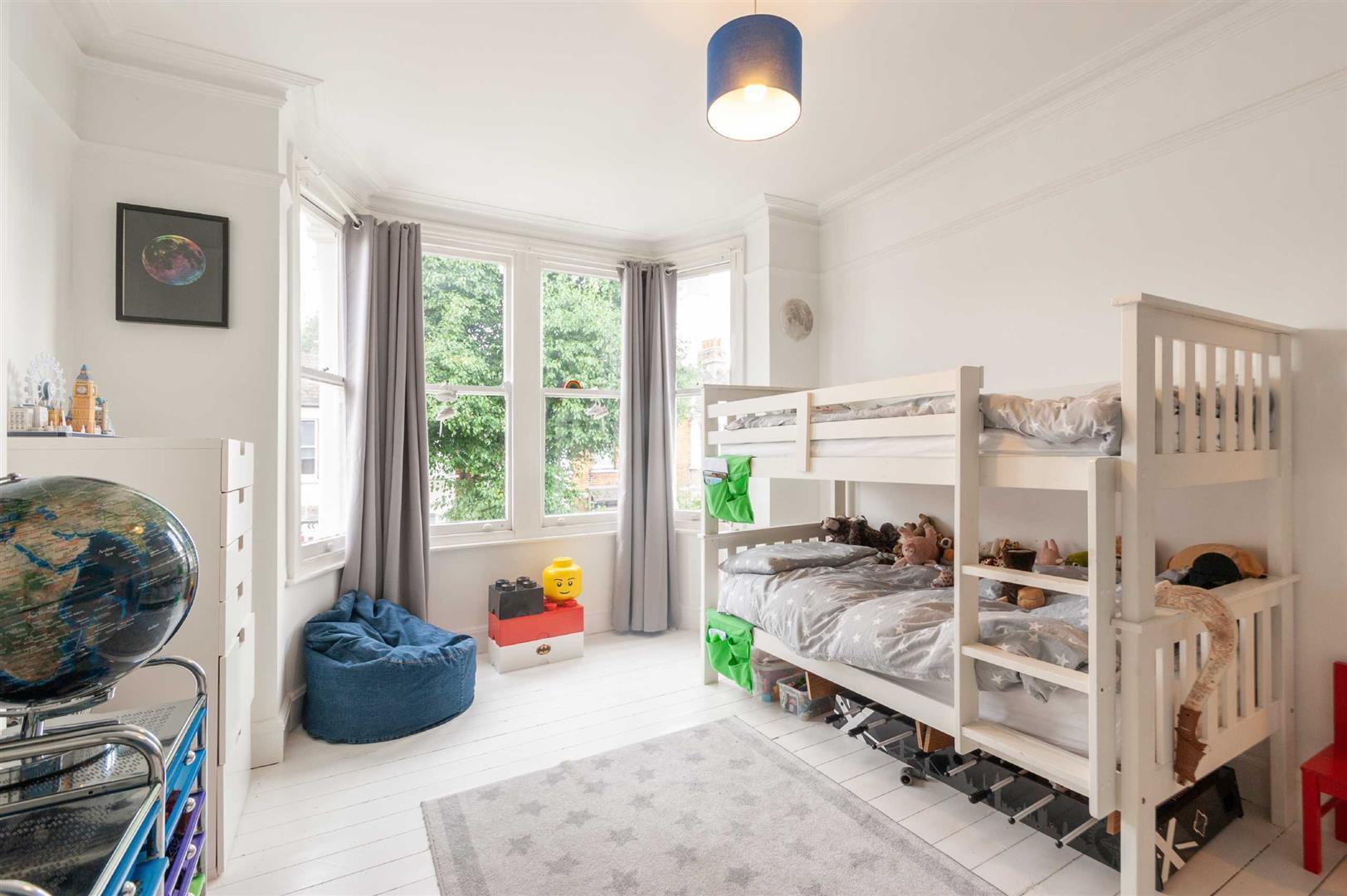 House Summerlands Avenue in Greater London