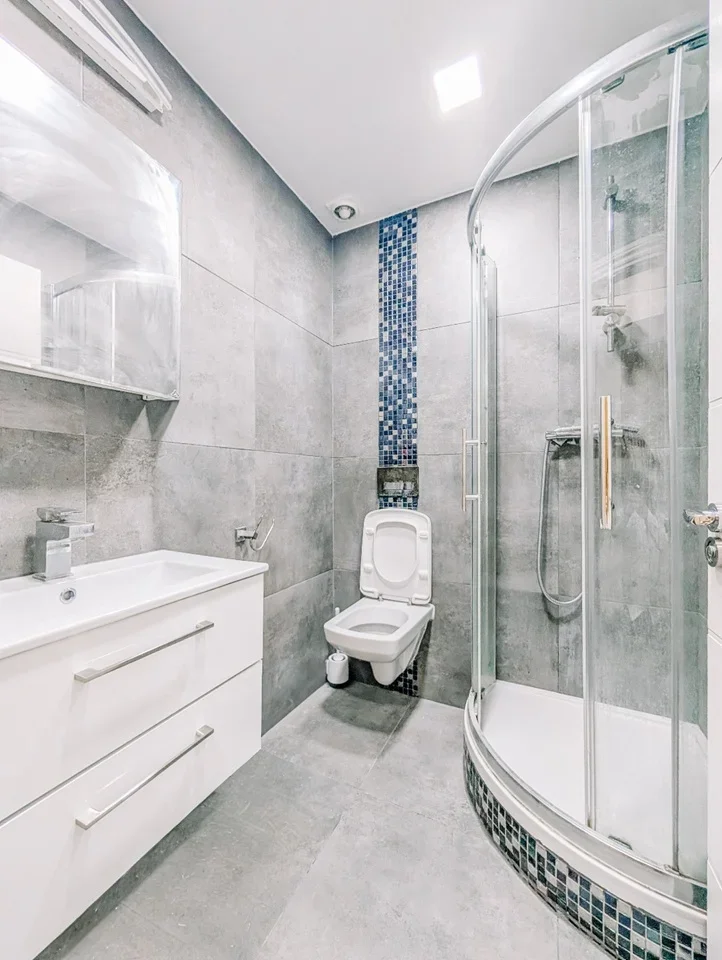 Flat Elmfield Road in Greater London