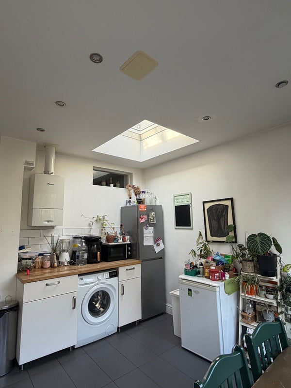 Room Netley Road in Greater London