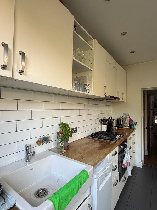 Room Netley Road in Greater London