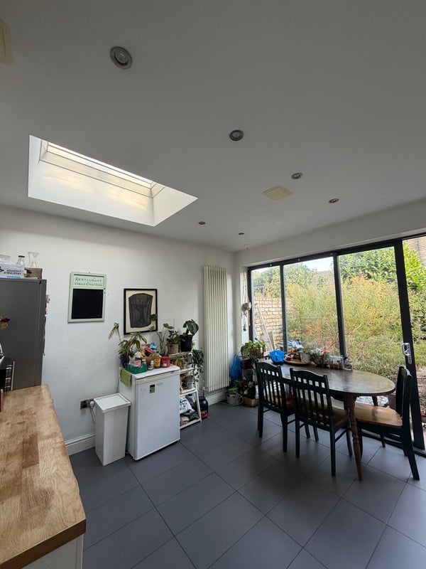 Room Netley Road in Greater London