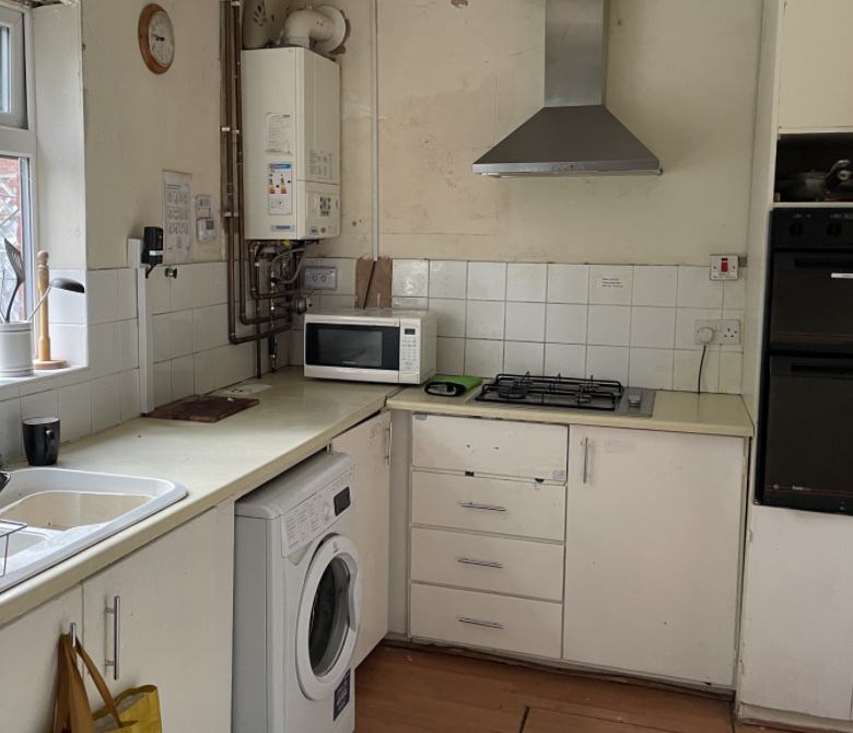 Room Seaton Crescent in Nottingham