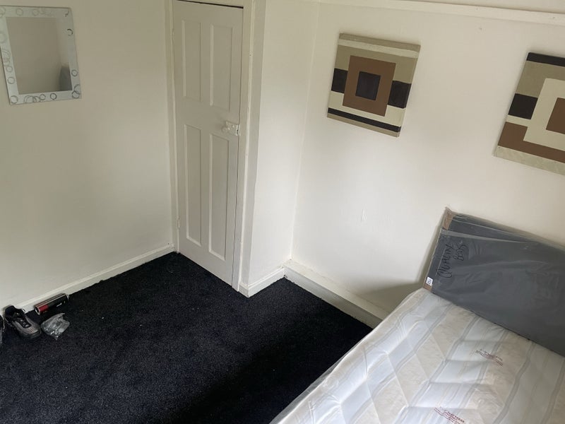 Room Seaton Crescent in Nottingham